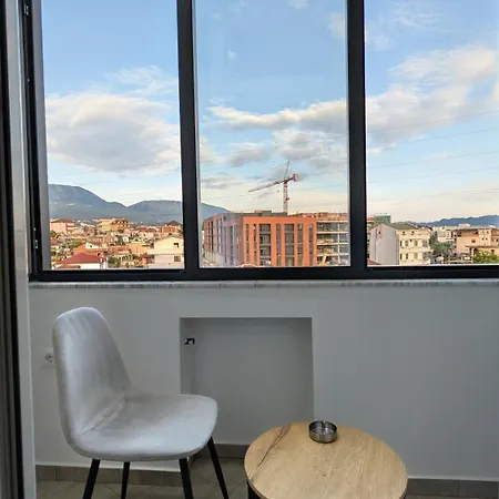 Cozy With Free Parking And Mountain View Apartment