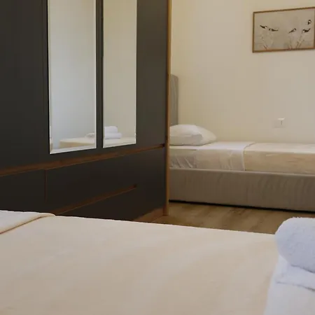 Apartman Cozy With Free Parking And Mountain View *