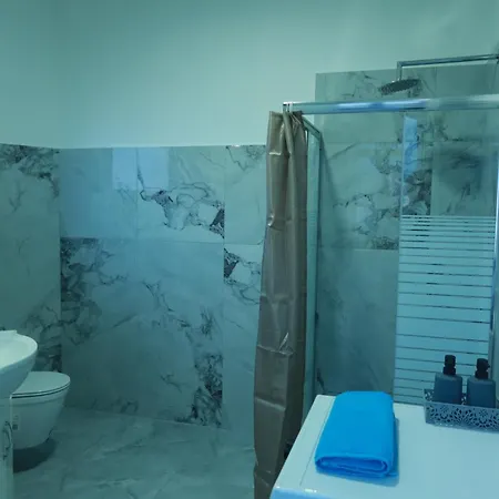 Apartman Cozy With Free Parking And Mountain View